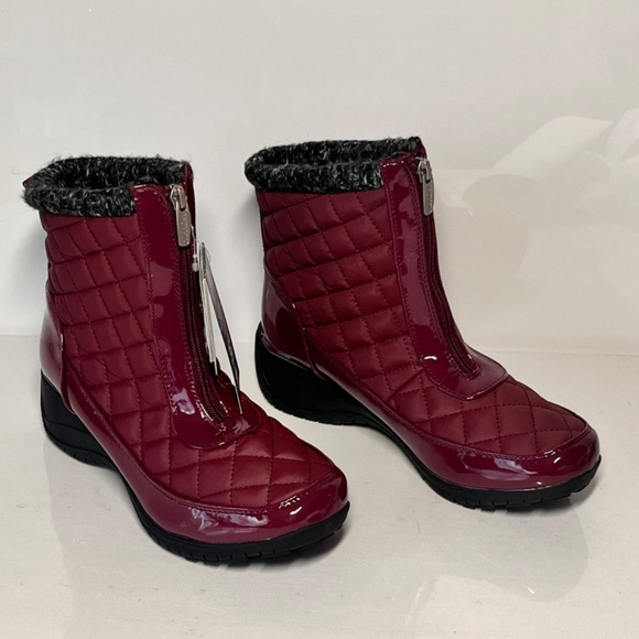 Khombu Megan Waterproof Front-Zip Winter Boots - Picture 1 of 6
